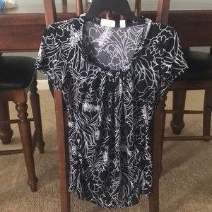 NY & Company Black and White floral blouse